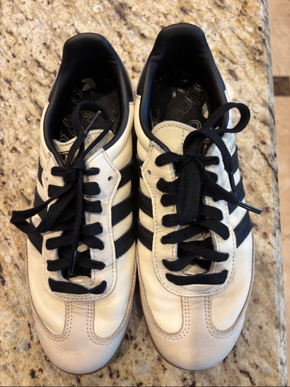 ADIDAS SAMBA nearly perfect shoes. Super comfortable. Size 8 women